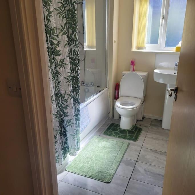 Rooms 7 Minutes From Etihad Manchester Exterior foto